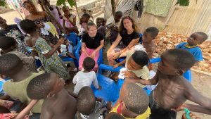 Ilona et Pauline, bénévoles au Togo