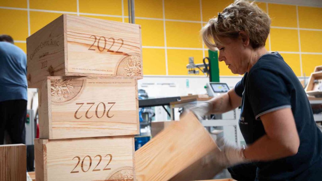 Gironde : la PME Adam fabrique des caisses de vin en circuit court