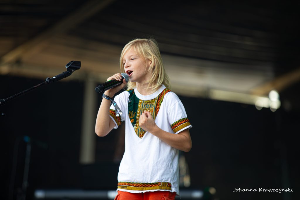 Portrait : César RLM, le rappeur climatique âgé de 11 ans