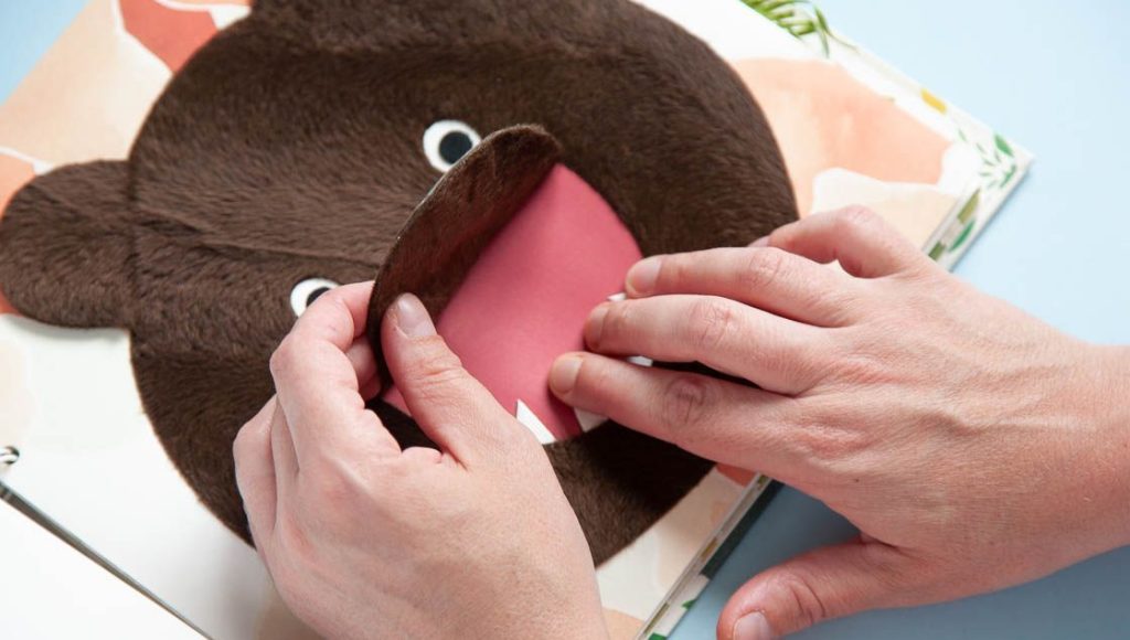 Cette maison d’édition fabrique des livres pensés pour les enfants aveugles