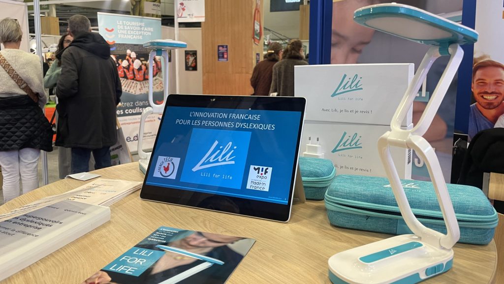La lampe Lili aide les personnes dyslexiques à lire plus facilement