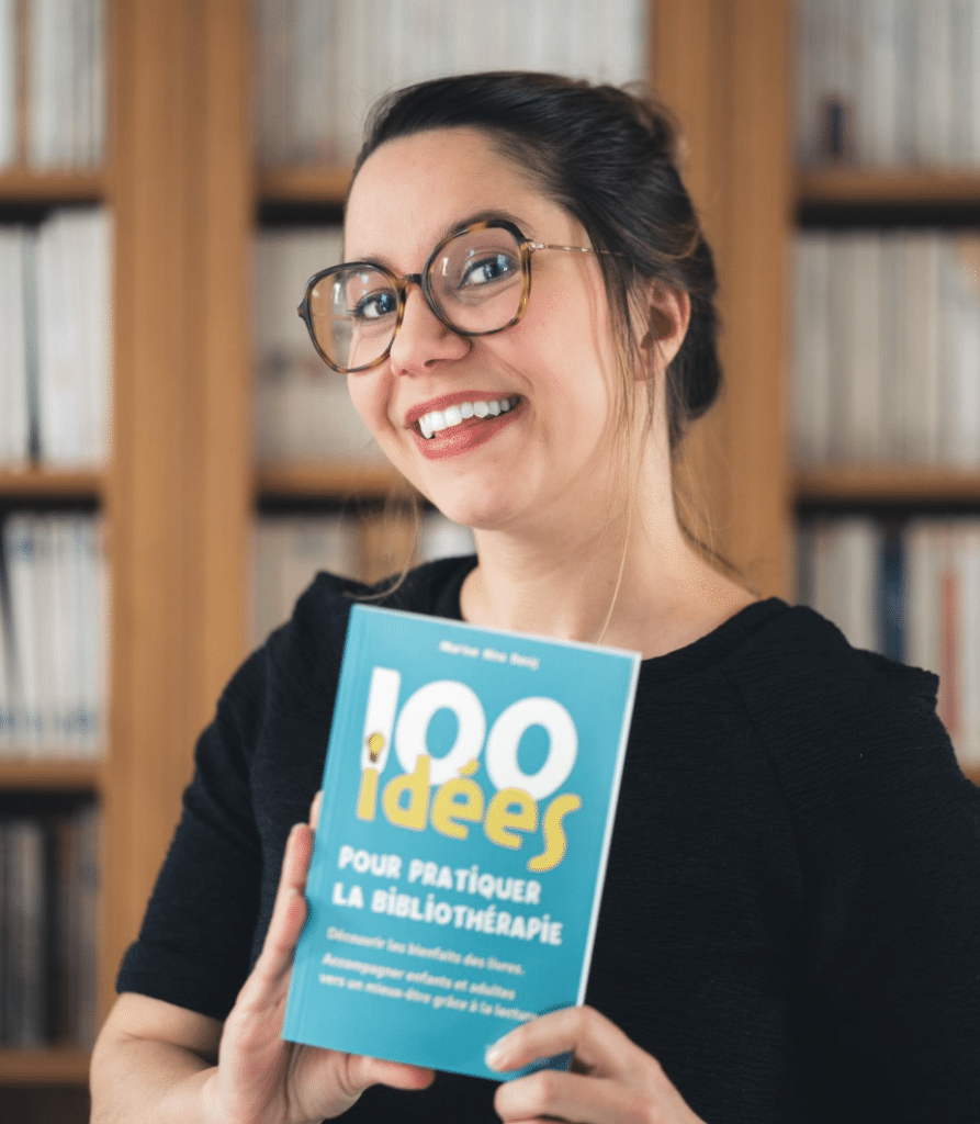Marine Nina Denis est bibliothérapeute et autrice.