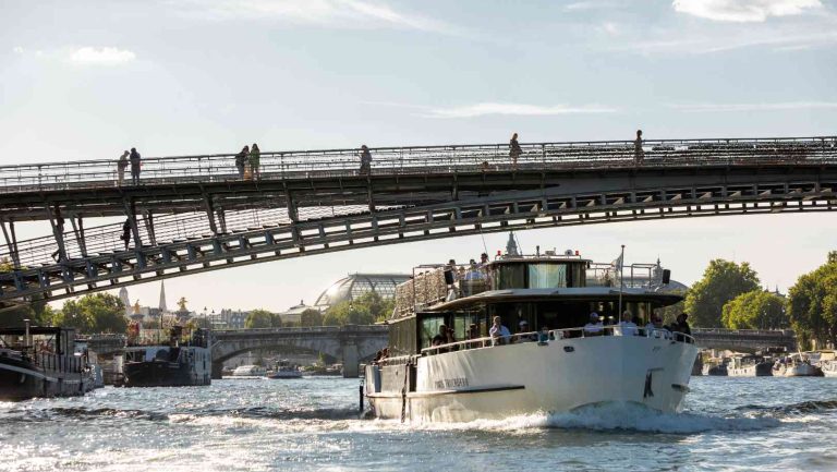 Les bateaux croisière vedettes de Paris se sont convertis à l'électrique
