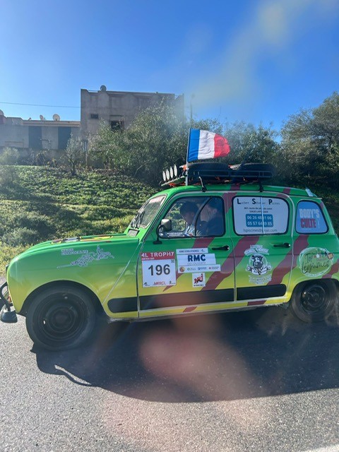 Aventure solidaire : sur les routes du 4L Trophy avec l’équipage 235