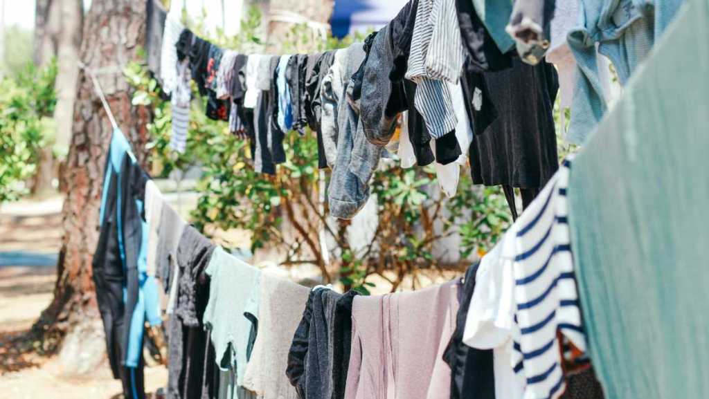Interdiction de jeter ses vêtements : où les recycler ?