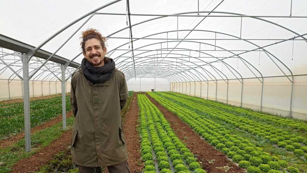 Gironde : Quentin Gross, maraîcher bio reconverti, se lance sur une parcelle municipale 