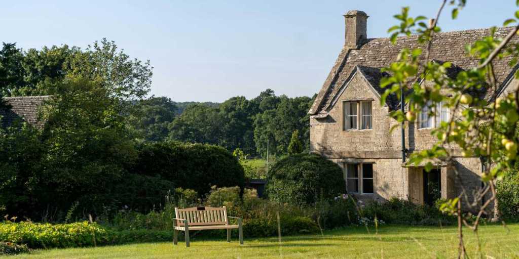 Sit in Peace : des bancs de mémoire pour ancrer autrement le souvenir d’un défunt