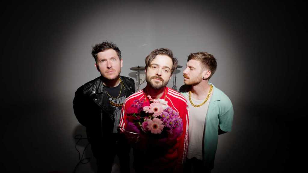 “Vertige inversé”, le nouvel album du groupe pop-rock solaire Amoure  