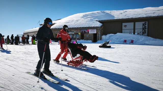 A Montvalezan, Hamza est chargé de bonheur auprès des ainés