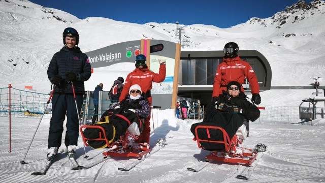 A Montvalezan, Hamza est chargé de bonheur auprès des ainés