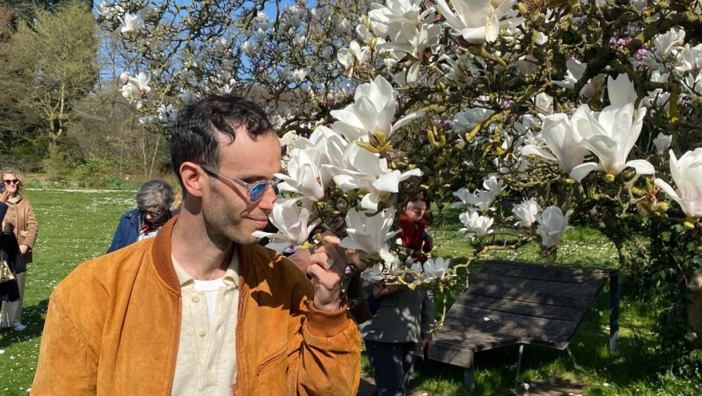 “Botanique olfactive”, le guide de Giulio Gorgi pour lire la nature avec son nez