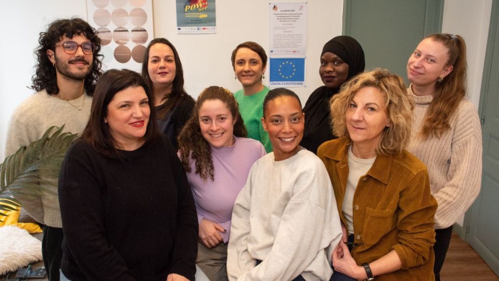 Paris : le LAO, un refuge pour les jeunes femmes victimes de violences 