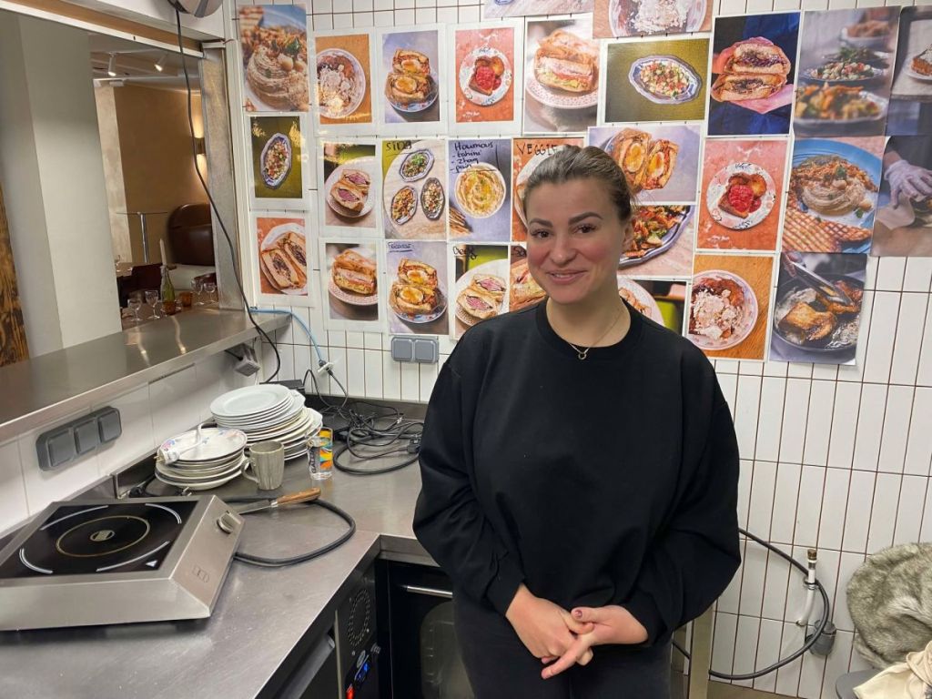 Rebecca cuisine l’un des meilleurs pains perdus de Paris  