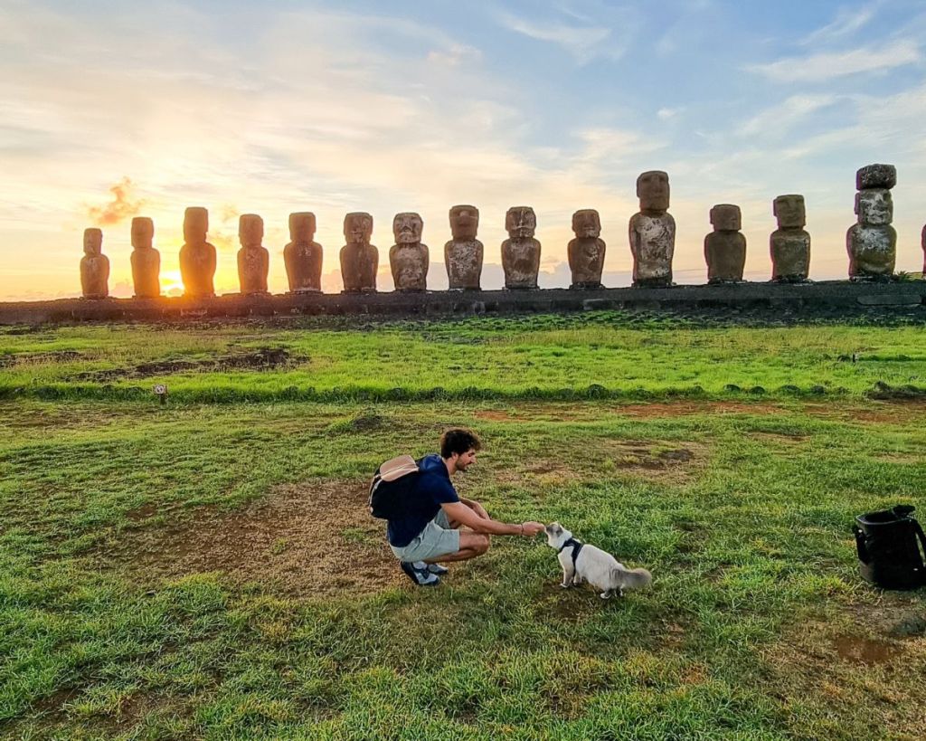rio et mathieu sur l'ile de paques