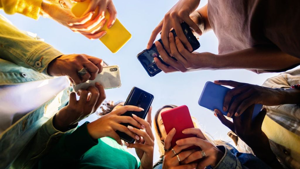 Éducation en action : qui et comment éduquer au numérique ?