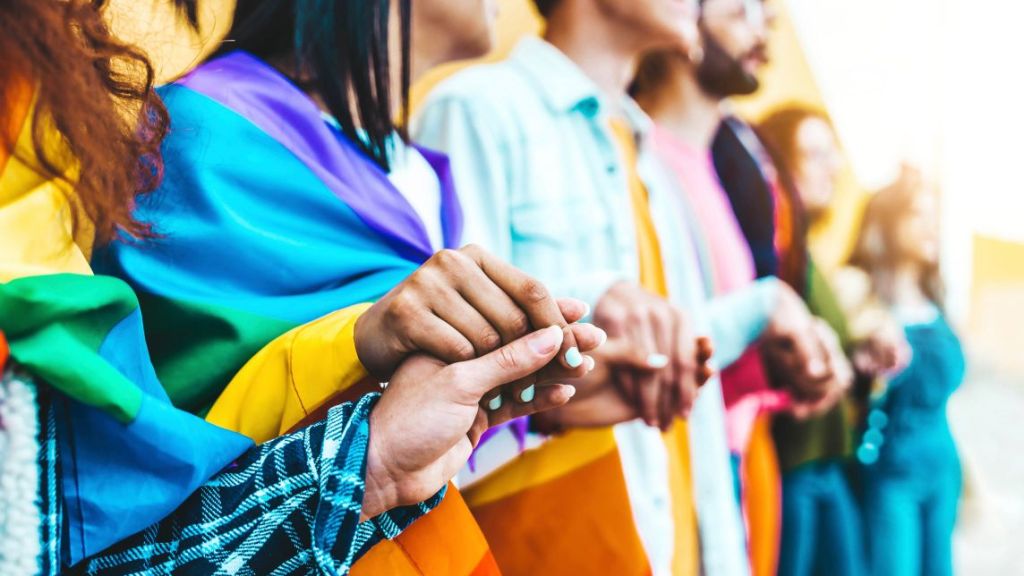 LGBT+ : un an après son lancement, bilan positif pour la plateforme d’écoute Léia