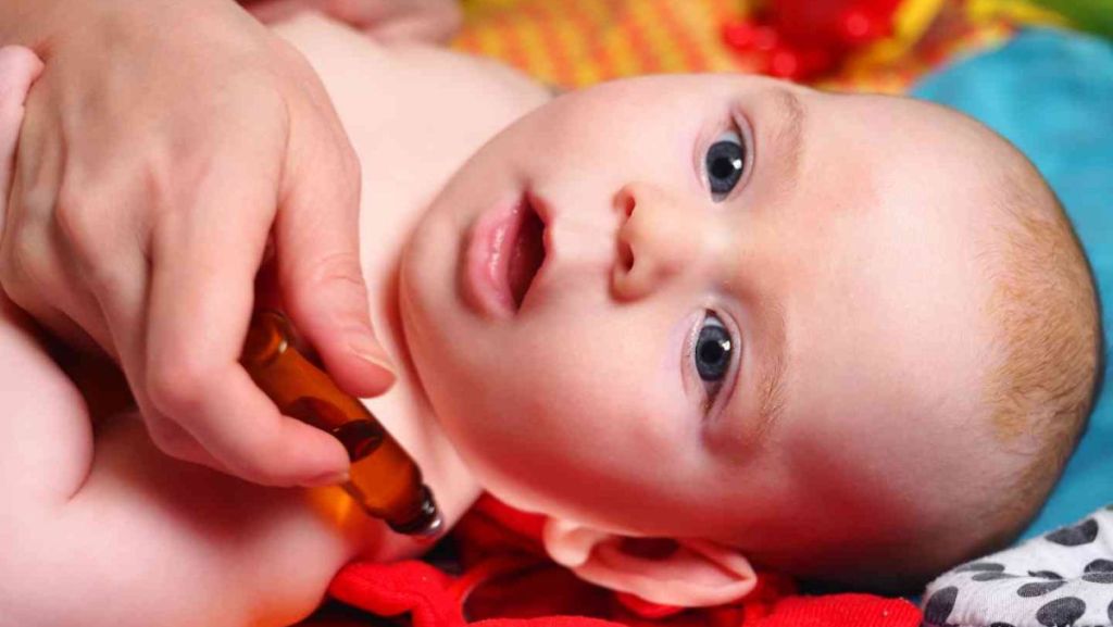Comment bien utiliser les huiles essentielles chez un bébé ?
