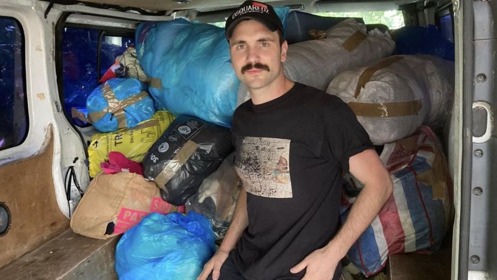 Nantes : Dernière main, la friperie qui se déplace dans les bidonvilles