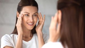 exercices oculaires - crédit photo : fizkes via Adobe stock