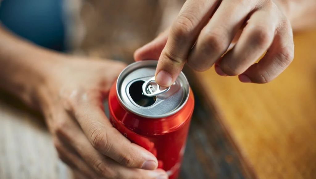 96 % des gens ignorent l’incroyable astuce cachée dans la languette de leur soda
