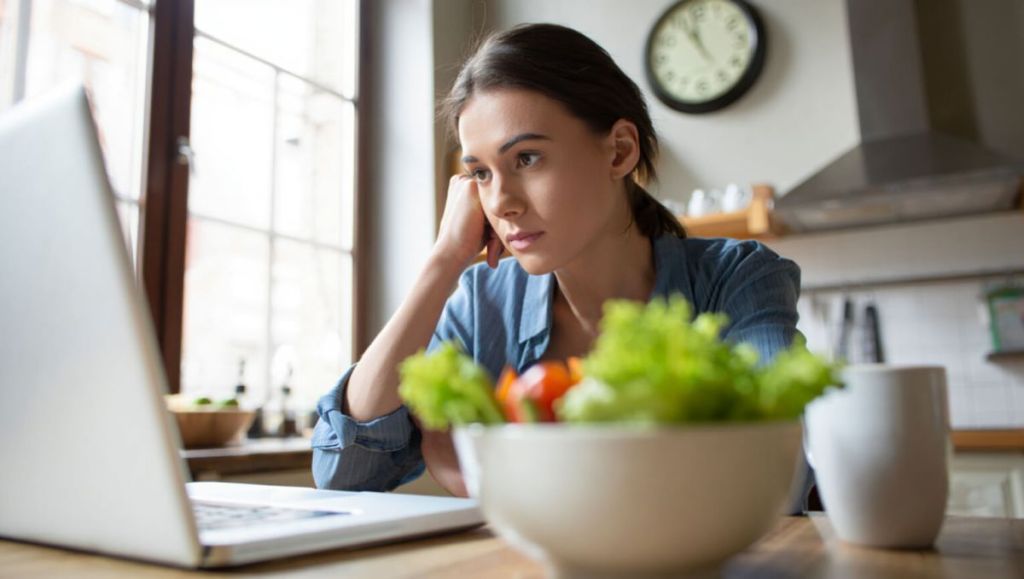 Ce repas savoureux qui vous évite de piquer du nez à 15h (et non, ce n’est pas une salade verte)