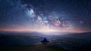 Cet été, ralentissez avec la tête dans les étoiles