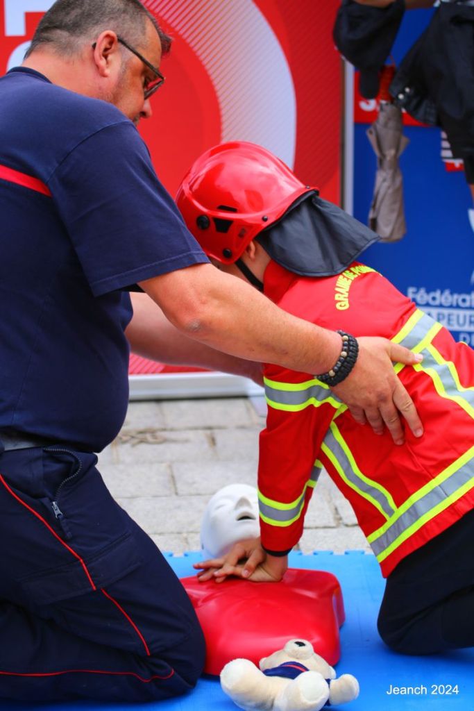 Les pompiers diffusent des messages de prévention dans des bonbons