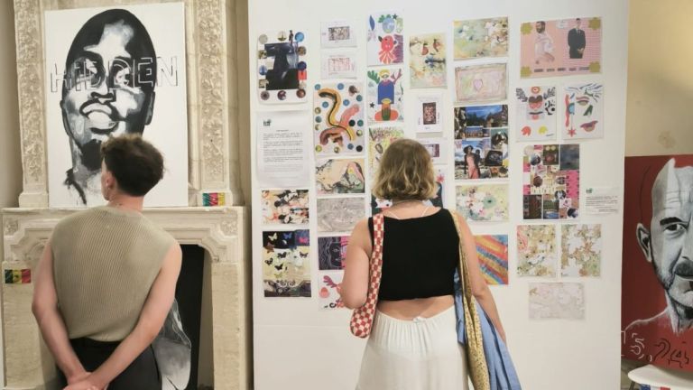 LGBTI+ : Dire sans mot, une exposition rappelant que l’art peut être salvateur