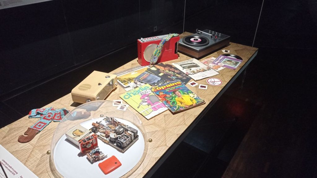 Paris : “Machine arrière #1 : le radio-transistor”, un voyage dans le temps et le son