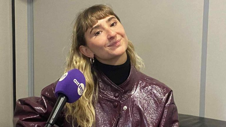 Musique : Nina Battisti explore le thème de l’amour dans son Cabaret des pleurs