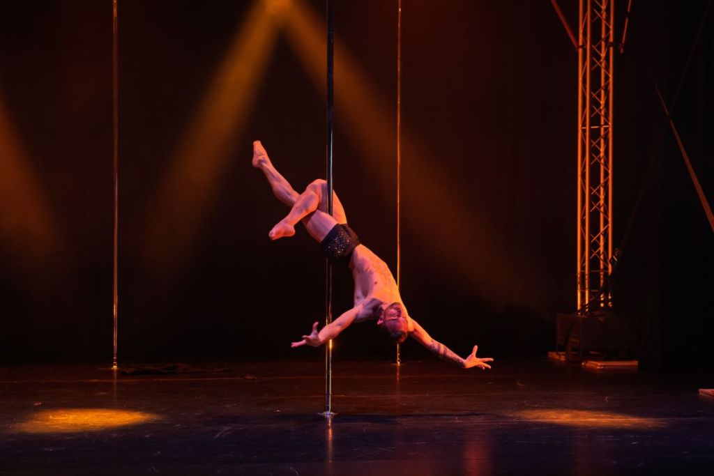 Rémi Robardet, champion de France de pôle dance sportive en amateur