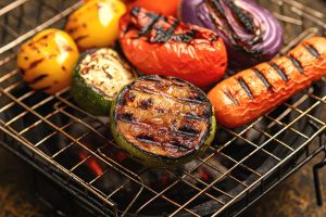 Légumes grillés au barbecue - crédit photo : whitestorm via Adobe Stock