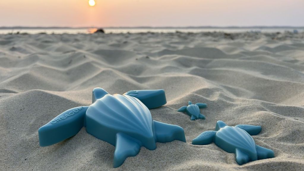 Creagum : des jouets de plage créés à partir de chewing-gums usagés
