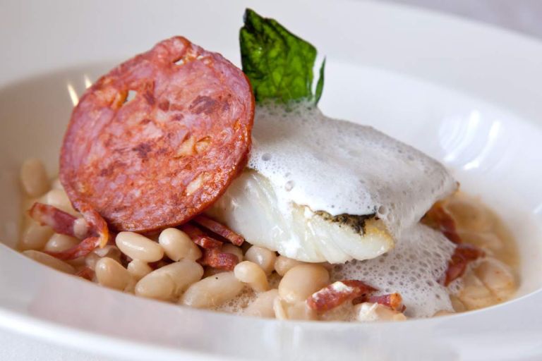 Filets de poisson blanc au chorizo - crédit photo : ChantalS via Adobe Stock