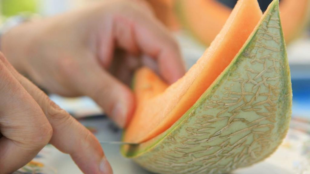 Le melon hydrate et booste… mais la science alerte sur un excès que peu de gens soupçonnent