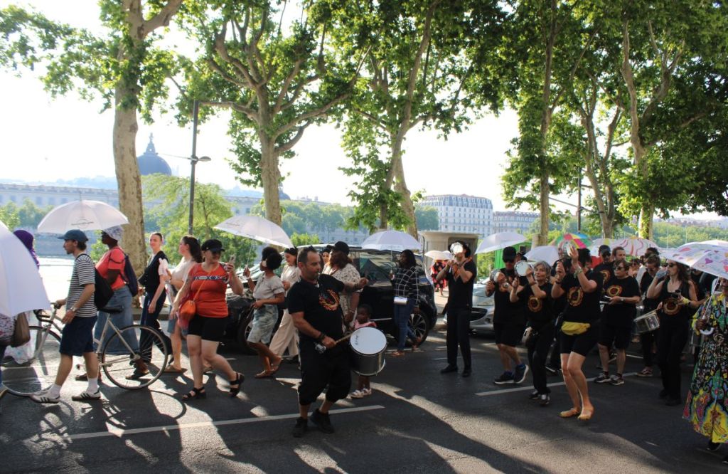 Lyon : la Marche des Parapluies met à l’honneur les réfugiés