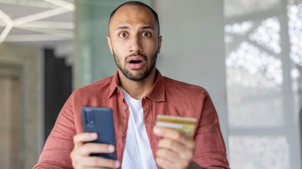 Ne vous faites pas avoir : décryptez la psychologie des arnaqueurs pour ne pas tomber dans le piège