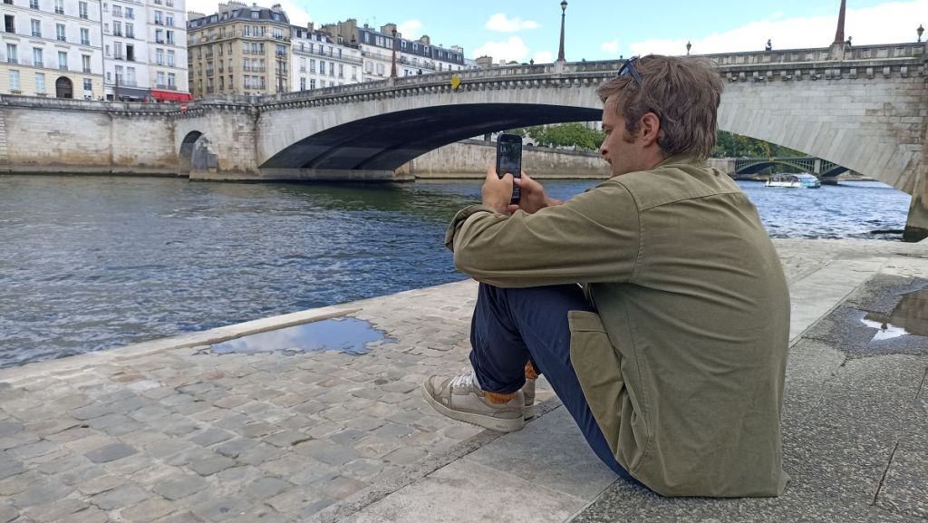 Paul Joubert, un poète moderne, la tête dans les nuages