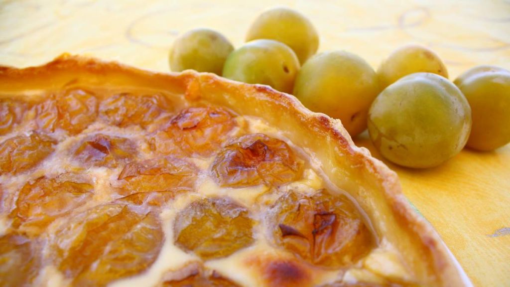 Simple, rapide et surtout délicieuse : la tarte aux prunes que tout le monde s’arrache cet été