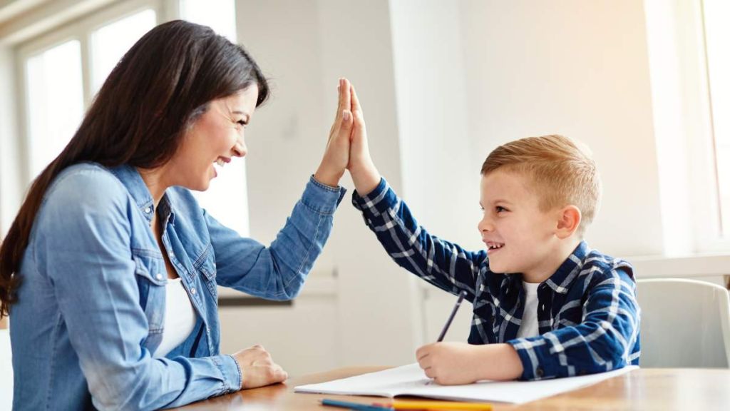 Utiliser ces cinq phrases puissantes pour transformer l’éducation de votre enfant