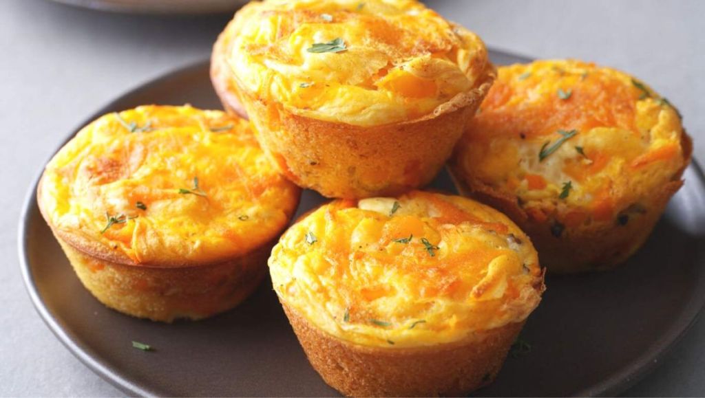 Ces muffins moelleux aux courgettes et pommes de terre font le bonheur des apéros d’été