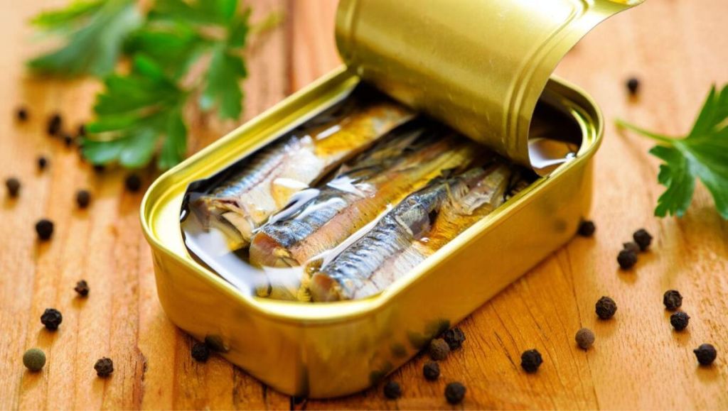 « Deux boîtes de sardines à l’huile suffisent » : la tarte d’été de Laurent Mariotte qui vous transporte entre mer et maquis