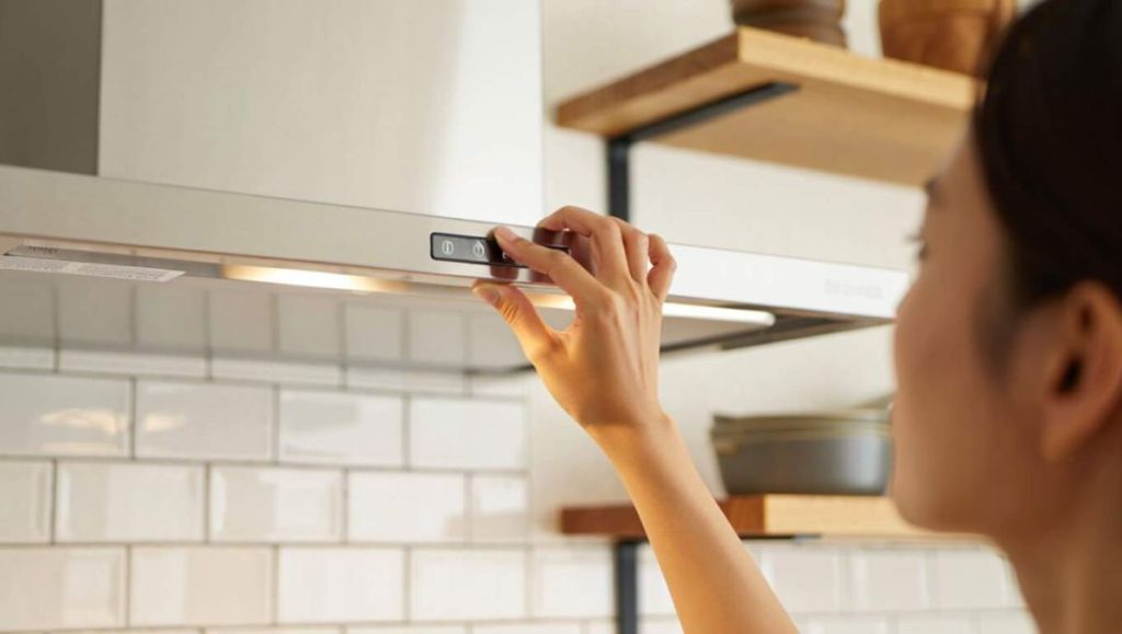 En 2025, la cuisine change de visage : voici pourquoi les hottes disparaissent au profit du design intelligent