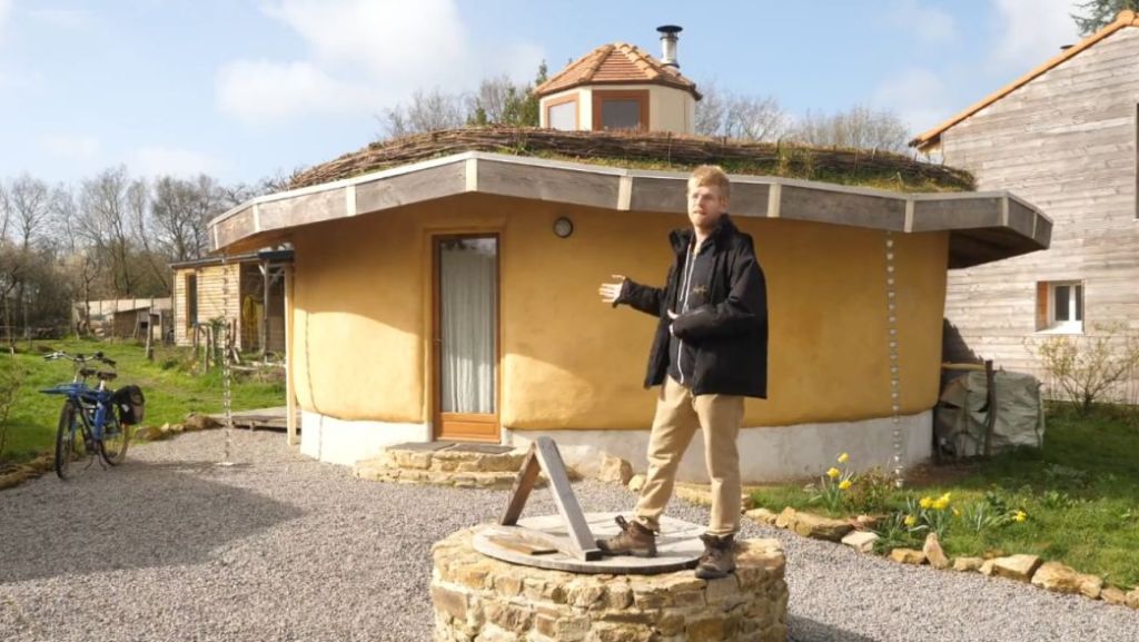 Loire-Atlantique : Marion et David ont construit une maison en paille écologique