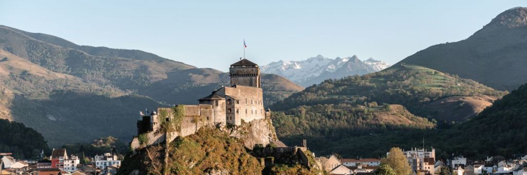 Lourdes : connaissez-vous l’histoire du château fort qui surplombe la ville ?  