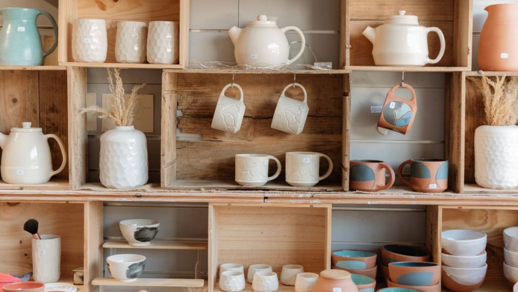 Pays des Écrins : Agathe crée des poteries artisanales sobres et durables