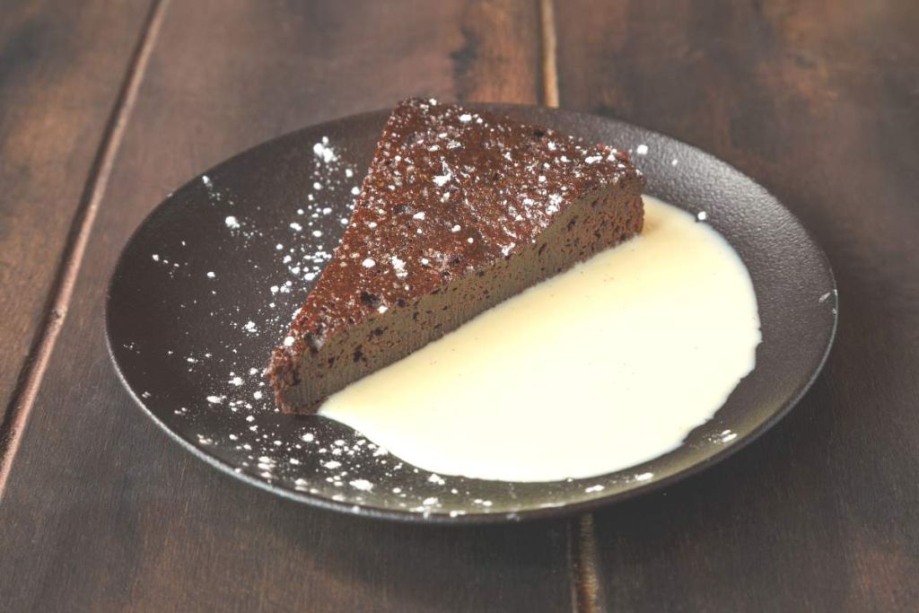 Ce gâteau au chocolat moelleux à la tomate fait l’unanimité en automne… sans que personne ne devine l’ingrédient