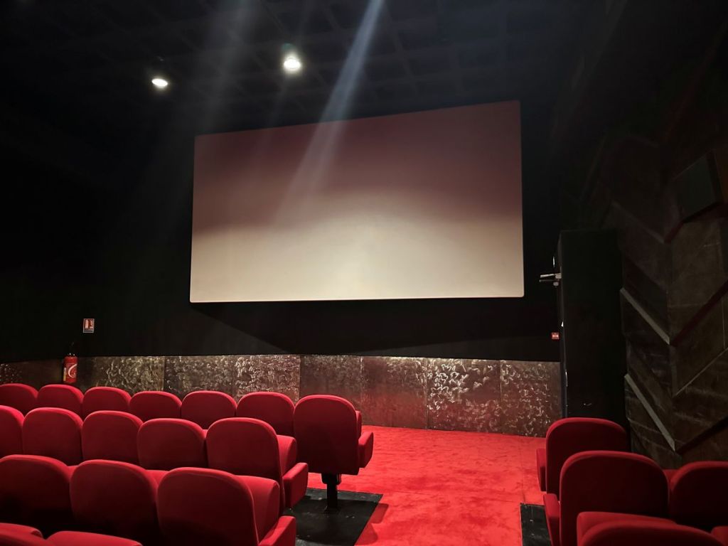 L’Épée de Bois : un cinéma parisien qui allie films et gastronomie