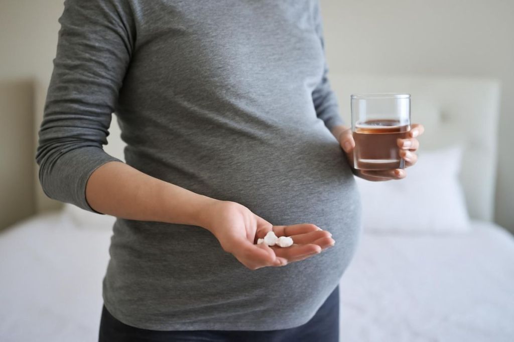 Paracétamol pendant la grossesse : au-delà des discours, que dit la science ?