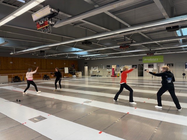 A Strasbourg, des séances d’escrime pour les femmes atteintes d’un cancer du sein